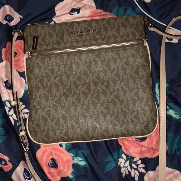 Michael kors purse - Picture 1 of 2